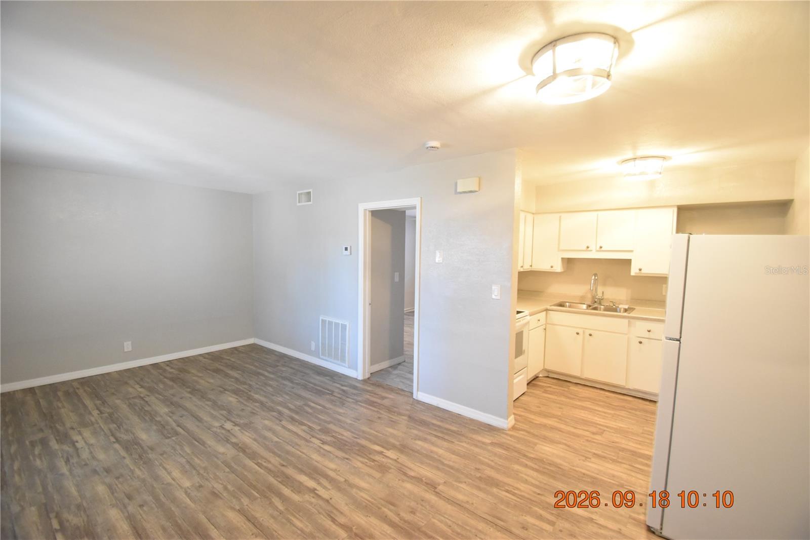 302 DANUBE AVE #3 — photo 9