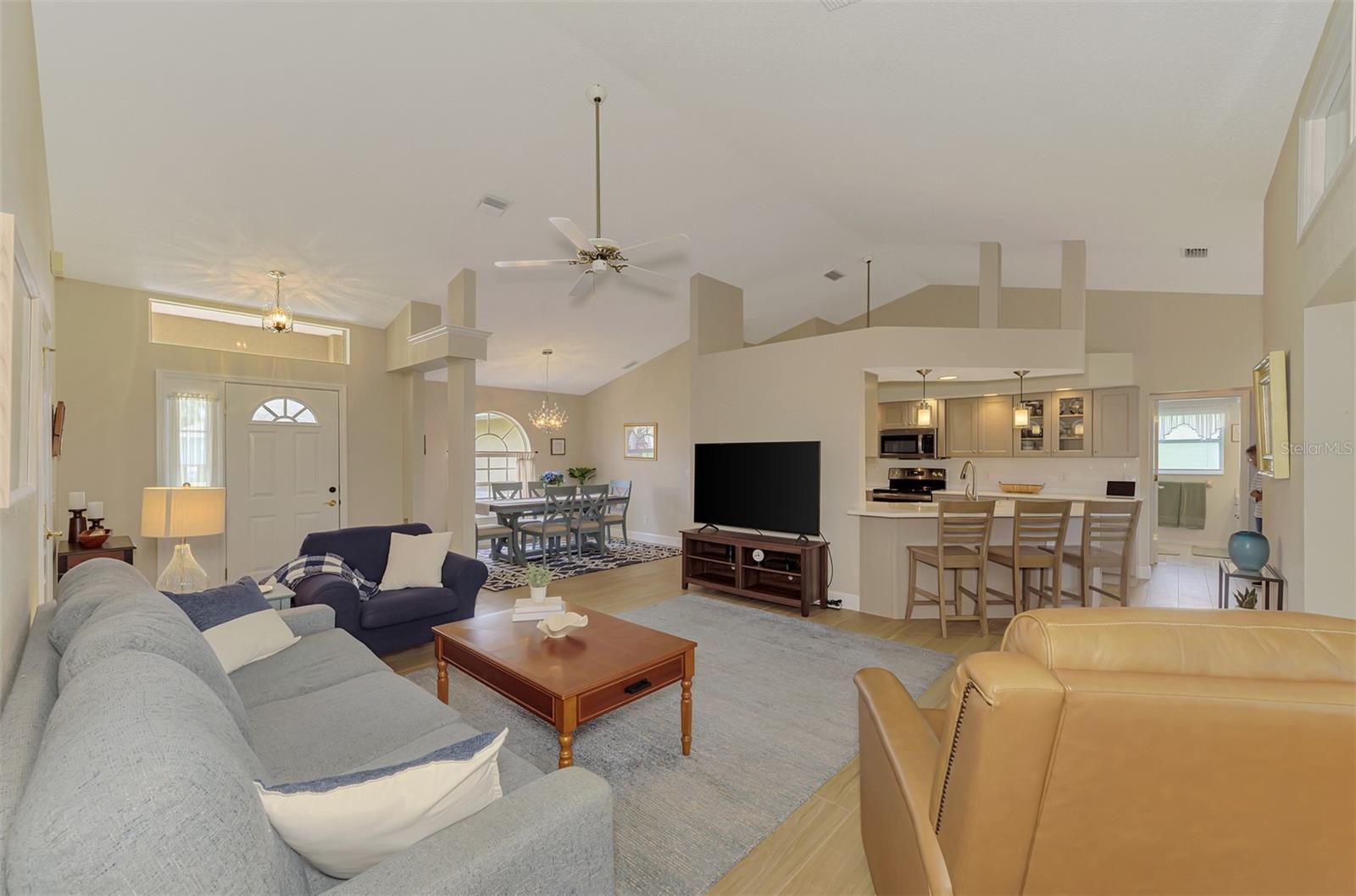 426 BERMUDA ISLES CIR — photo 10