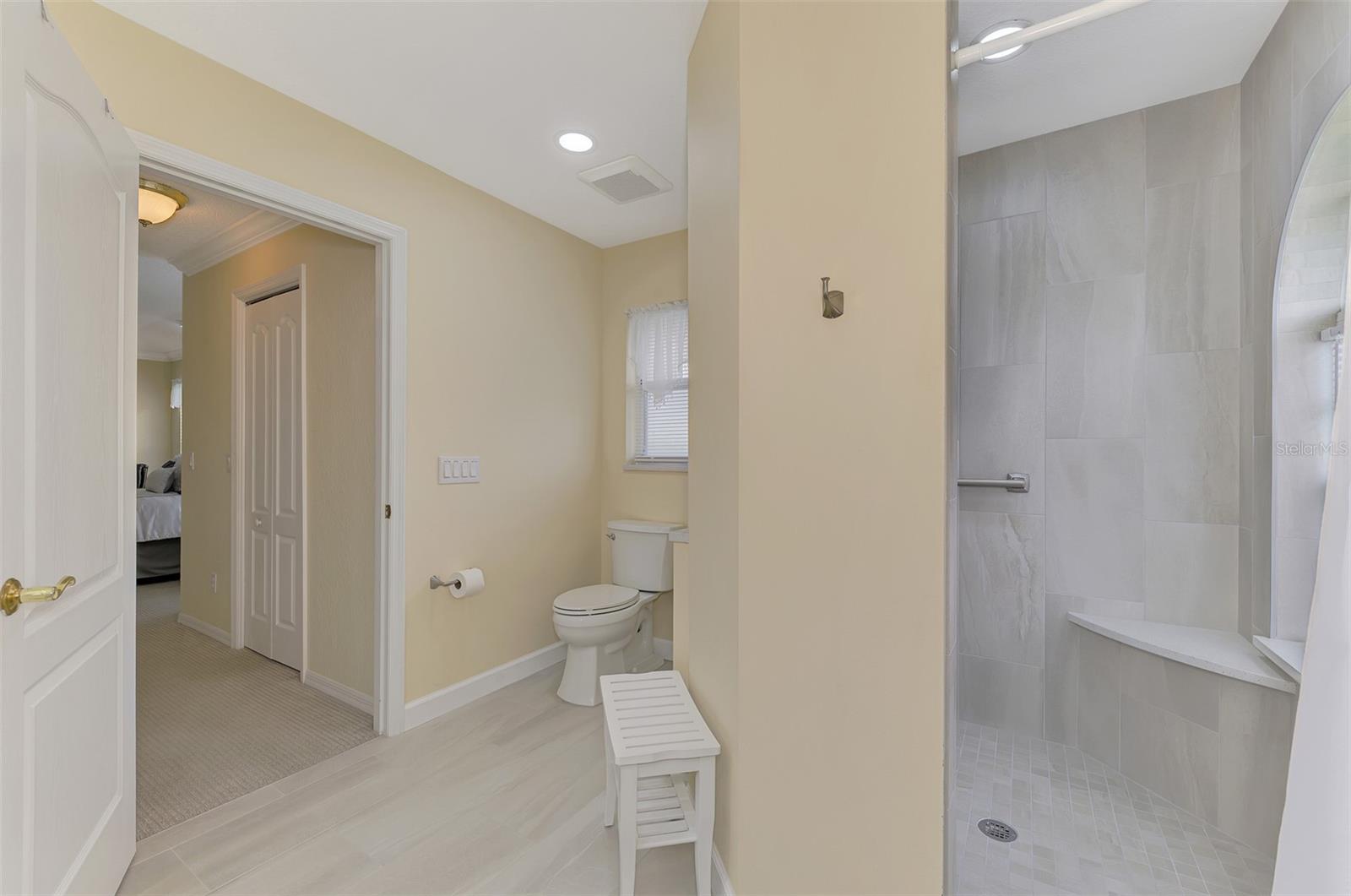 426 BERMUDA ISLES CIR — photo 41