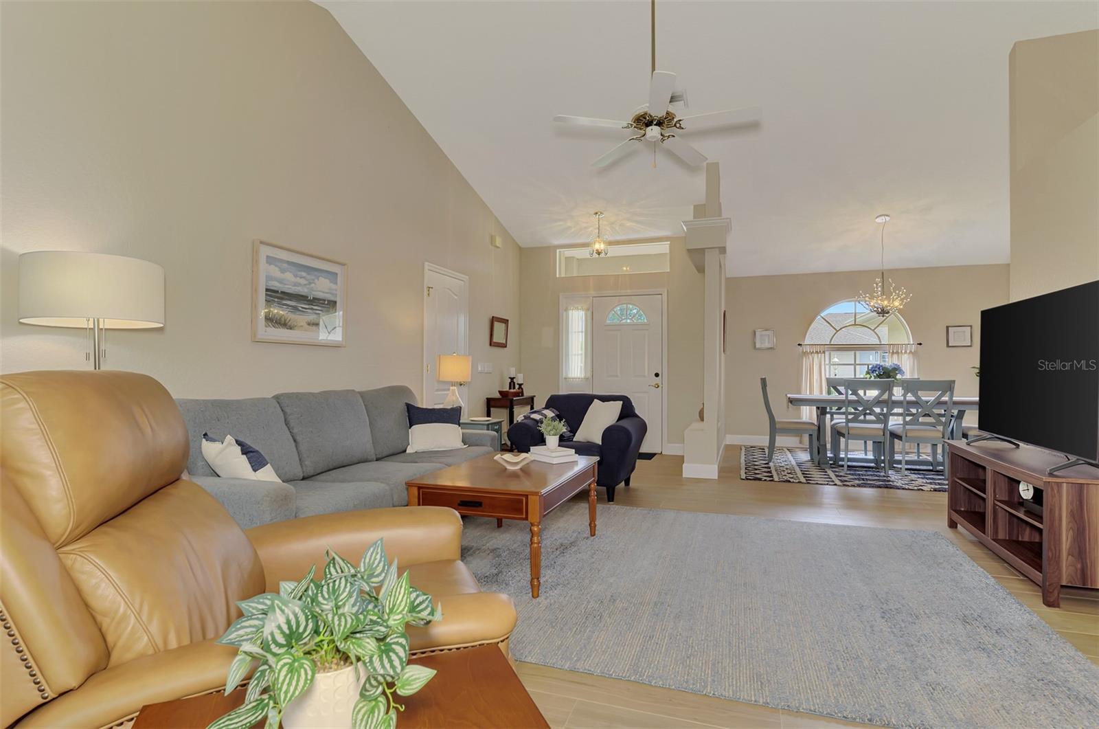 426 BERMUDA ISLES CIR — photo 11