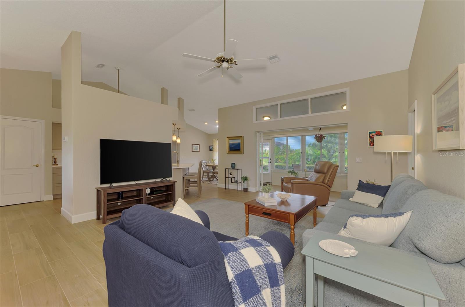 426 BERMUDA ISLES CIR — photo 14