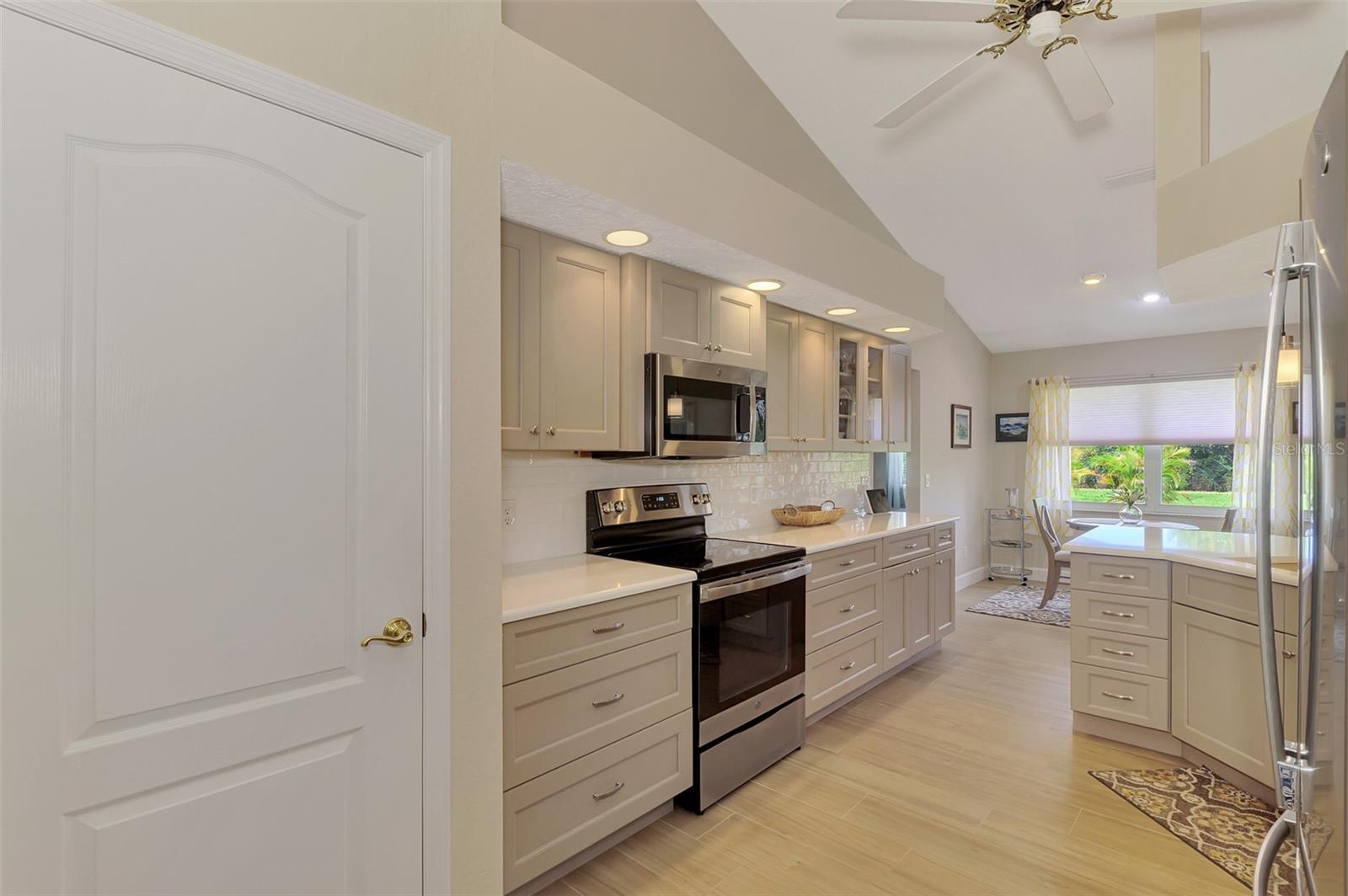 426 BERMUDA ISLES CIR — photo 24