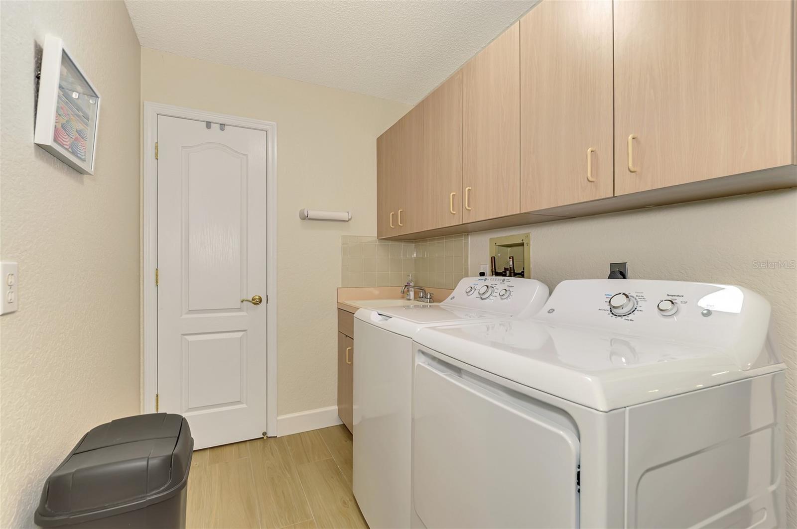 426 BERMUDA ISLES CIR — photo 44