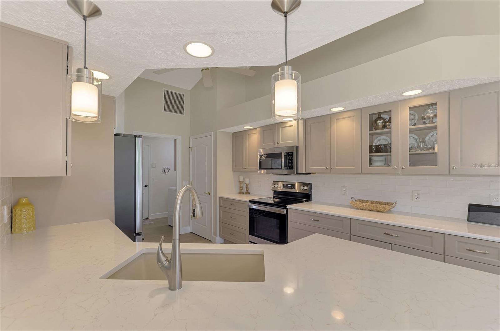 426 BERMUDA ISLES CIR — photo 28