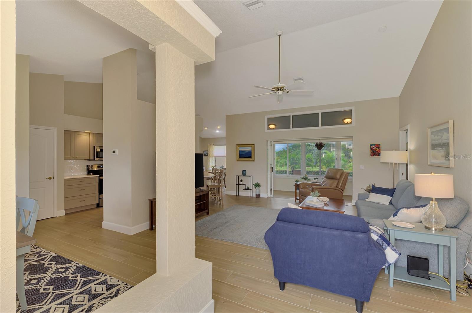 426 BERMUDA ISLES CIR — photo 6
