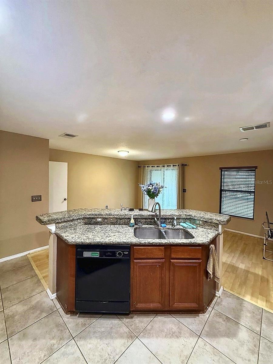 2607 OLEANDER LAKES — photo 2