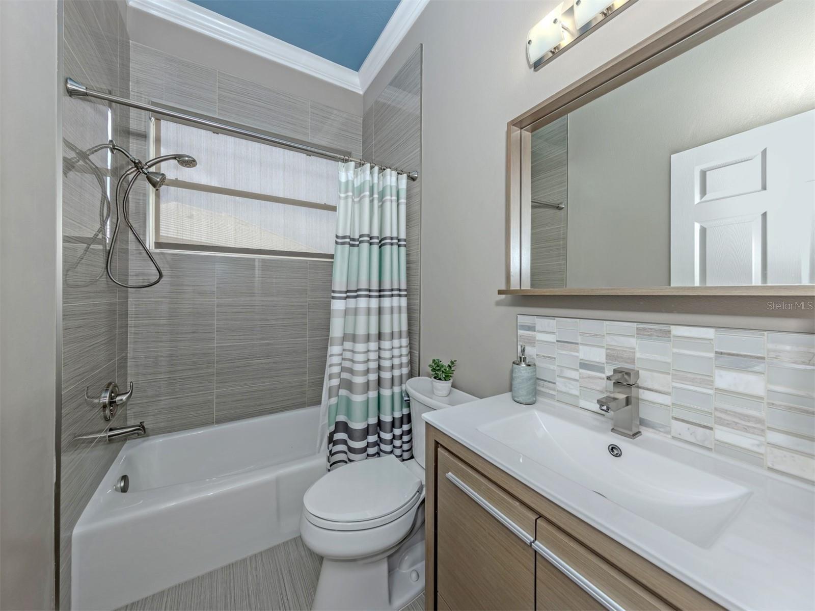 565 FALLBROOK DR — photo 28