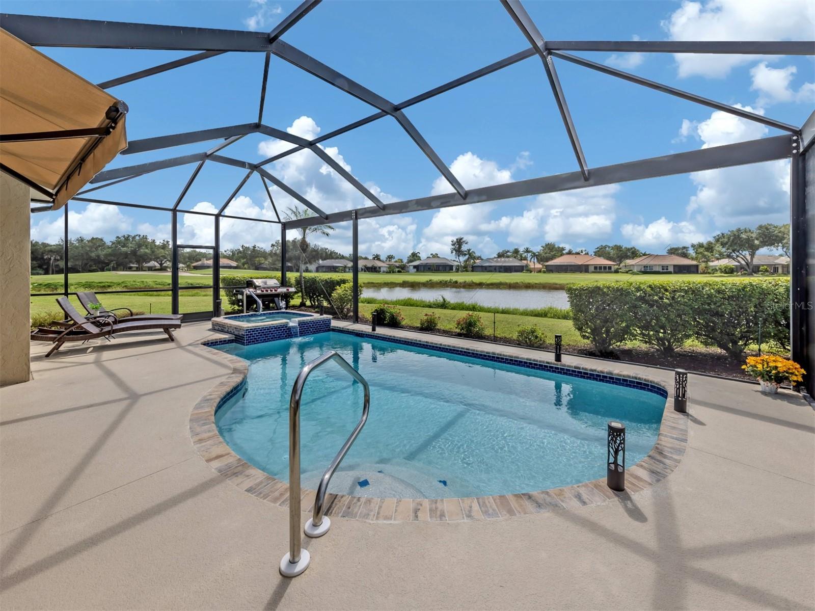 565 FALLBROOK DR — photo 38