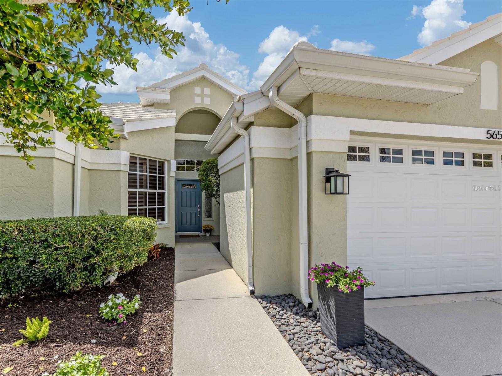 565 FALLBROOK DR — photo 3