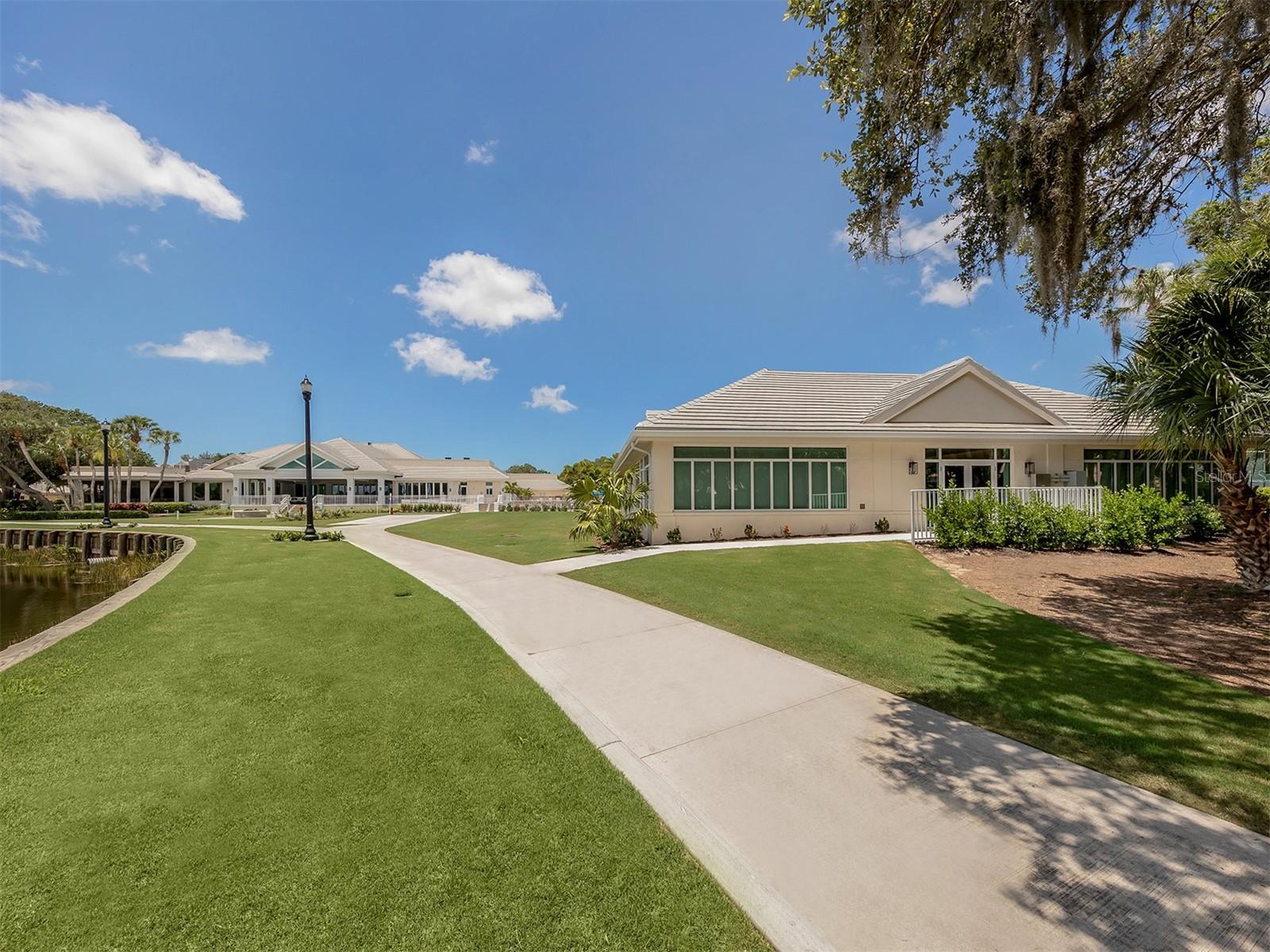 565 FALLBROOK DR — photo 51