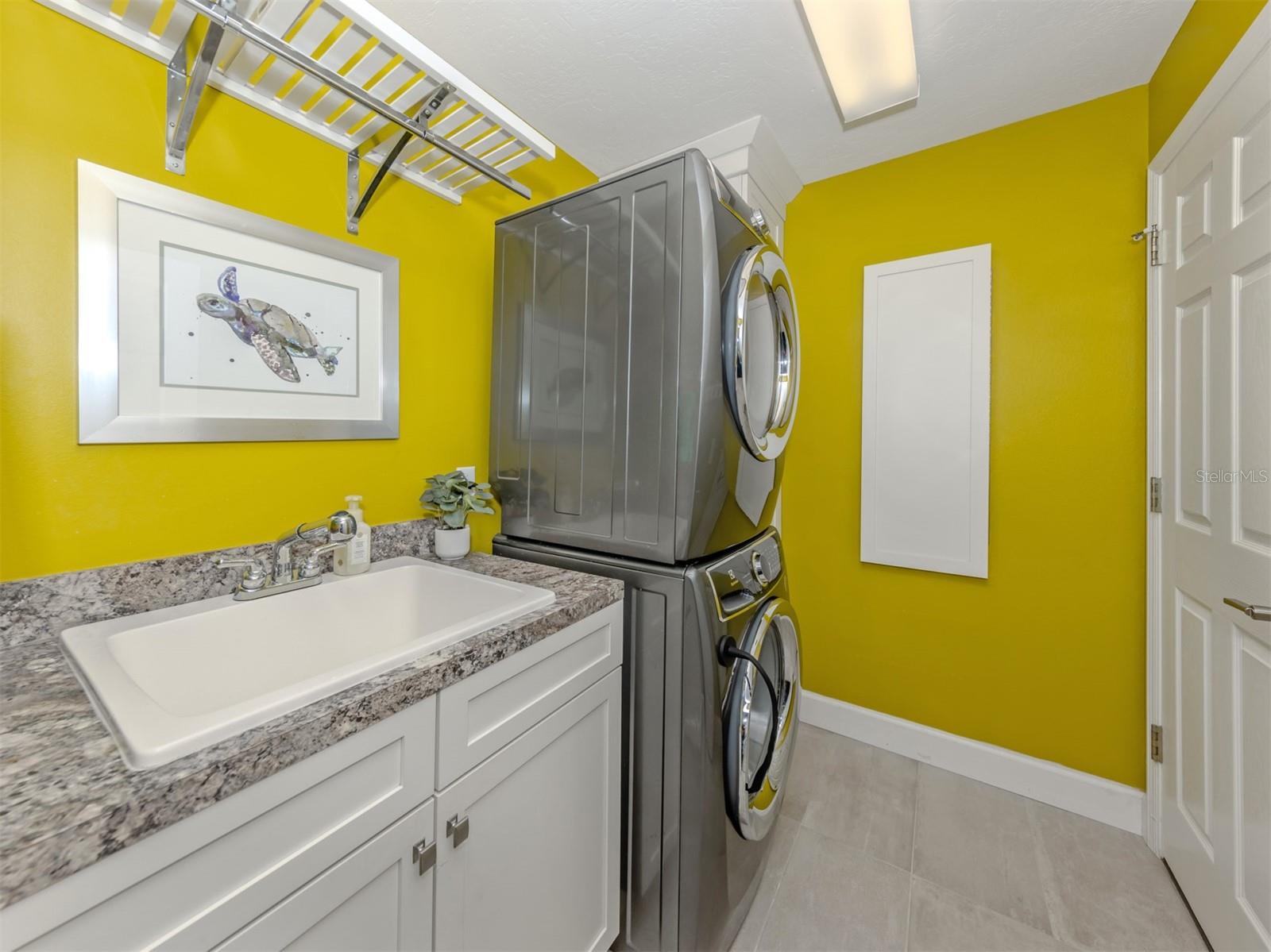 565 FALLBROOK DR — photo 29