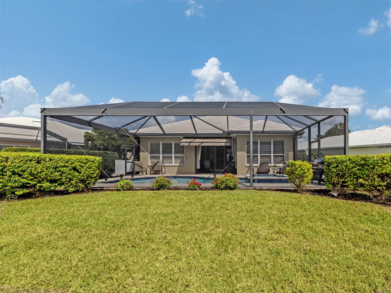 565 FALLBROOK DR — photo 8