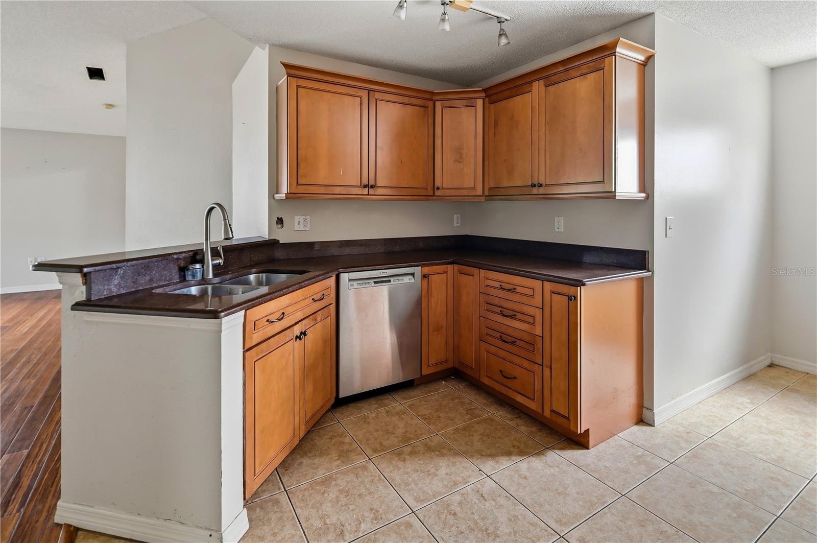 4205 SAINT CLAIR DR — photo 7