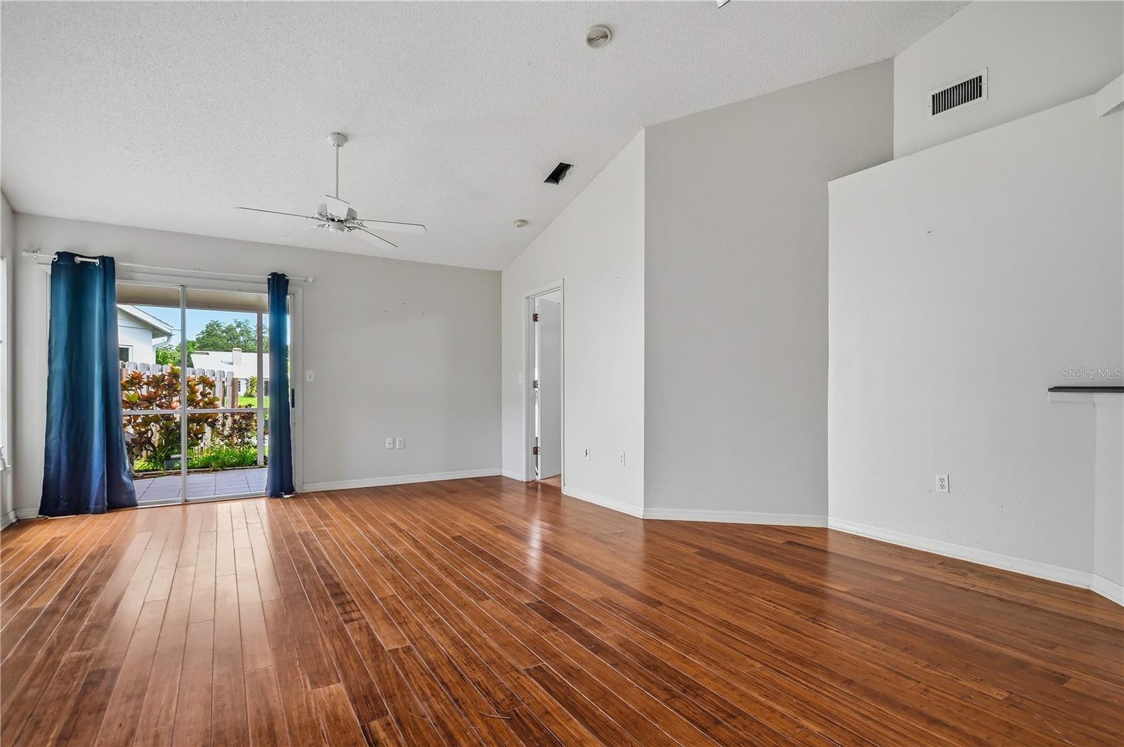 4205 SAINT CLAIR DR — photo 8
