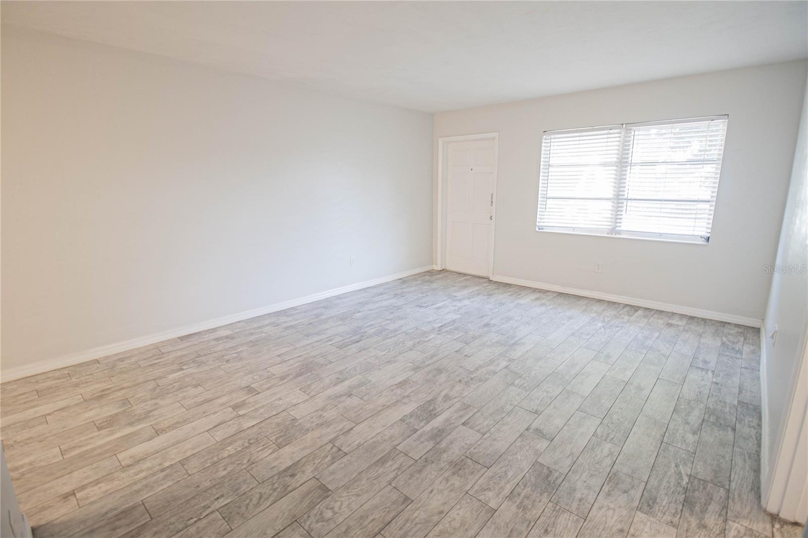 6377 GATEWAY AVE — photo 10