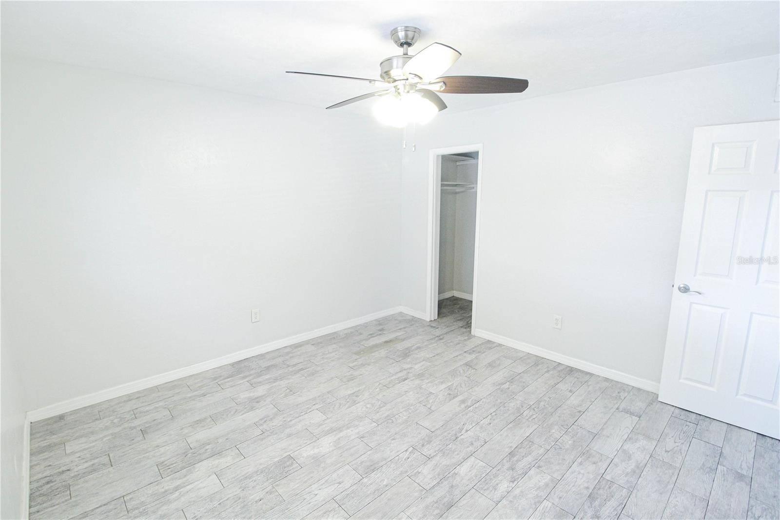 6377 GATEWAY AVE — photo 3