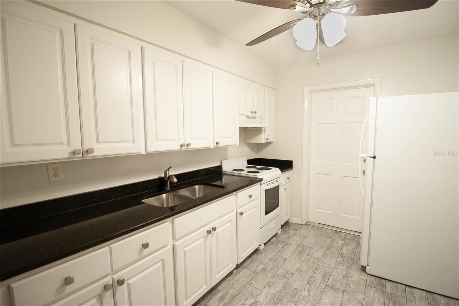 6377 GATEWAY AVE — photo 4