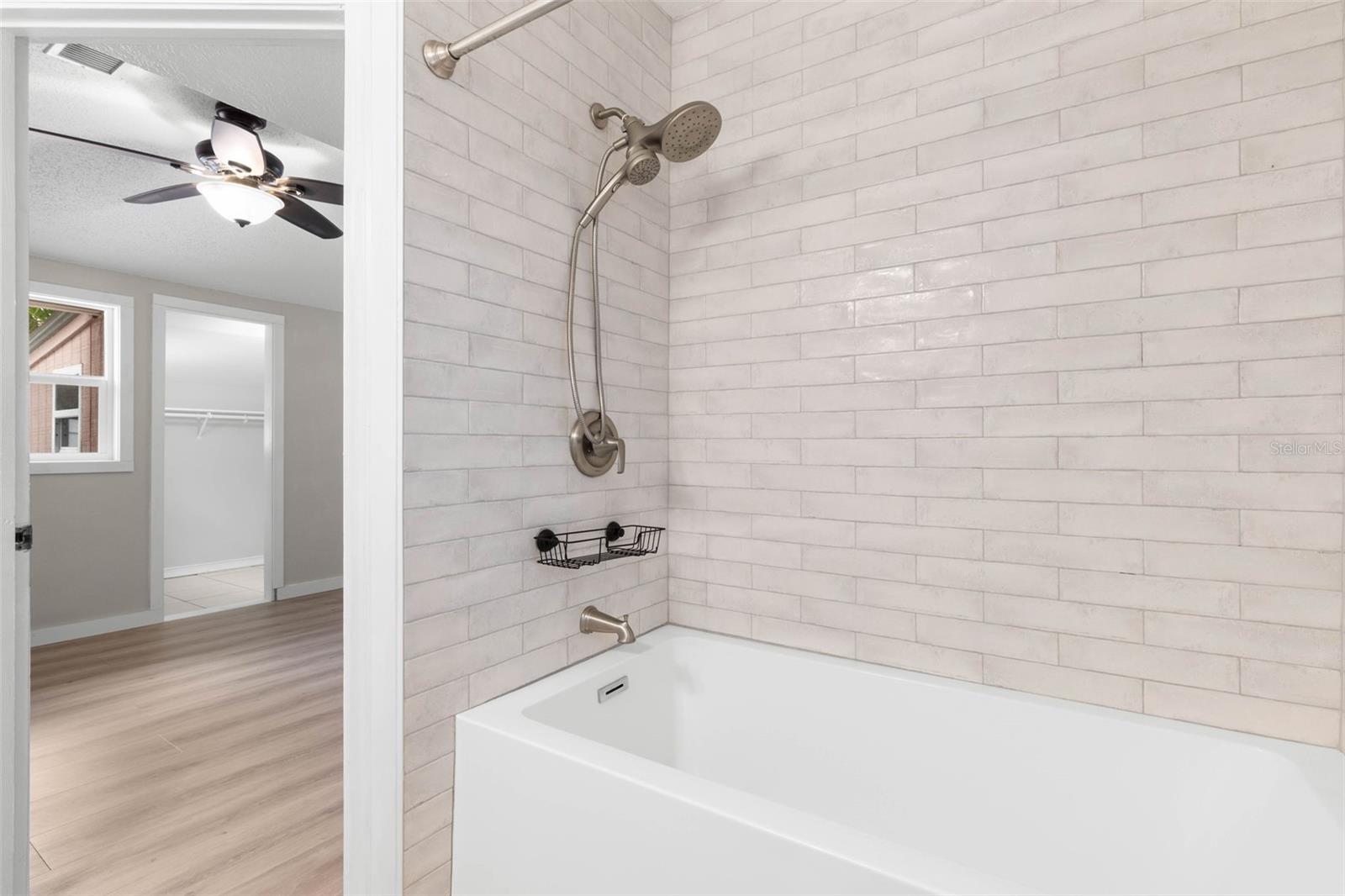 123 N SAFFORD AVE — photo 13
