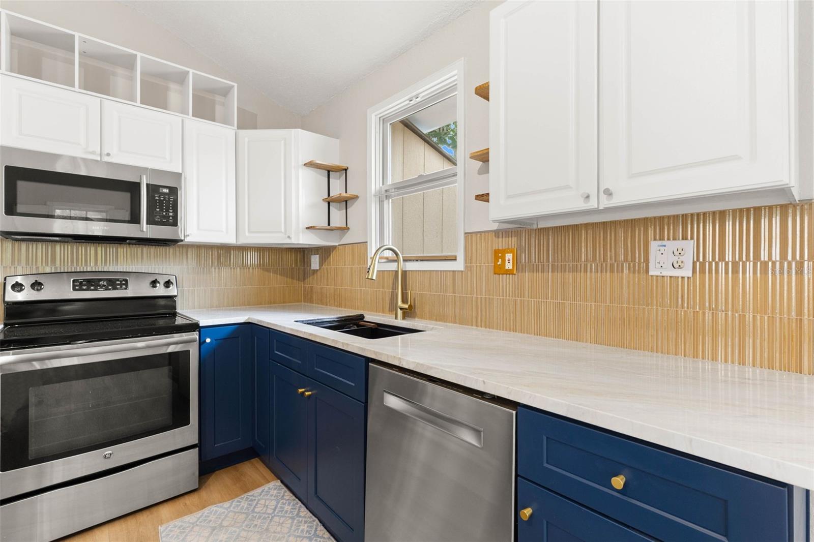123 N SAFFORD AVE — photo 8