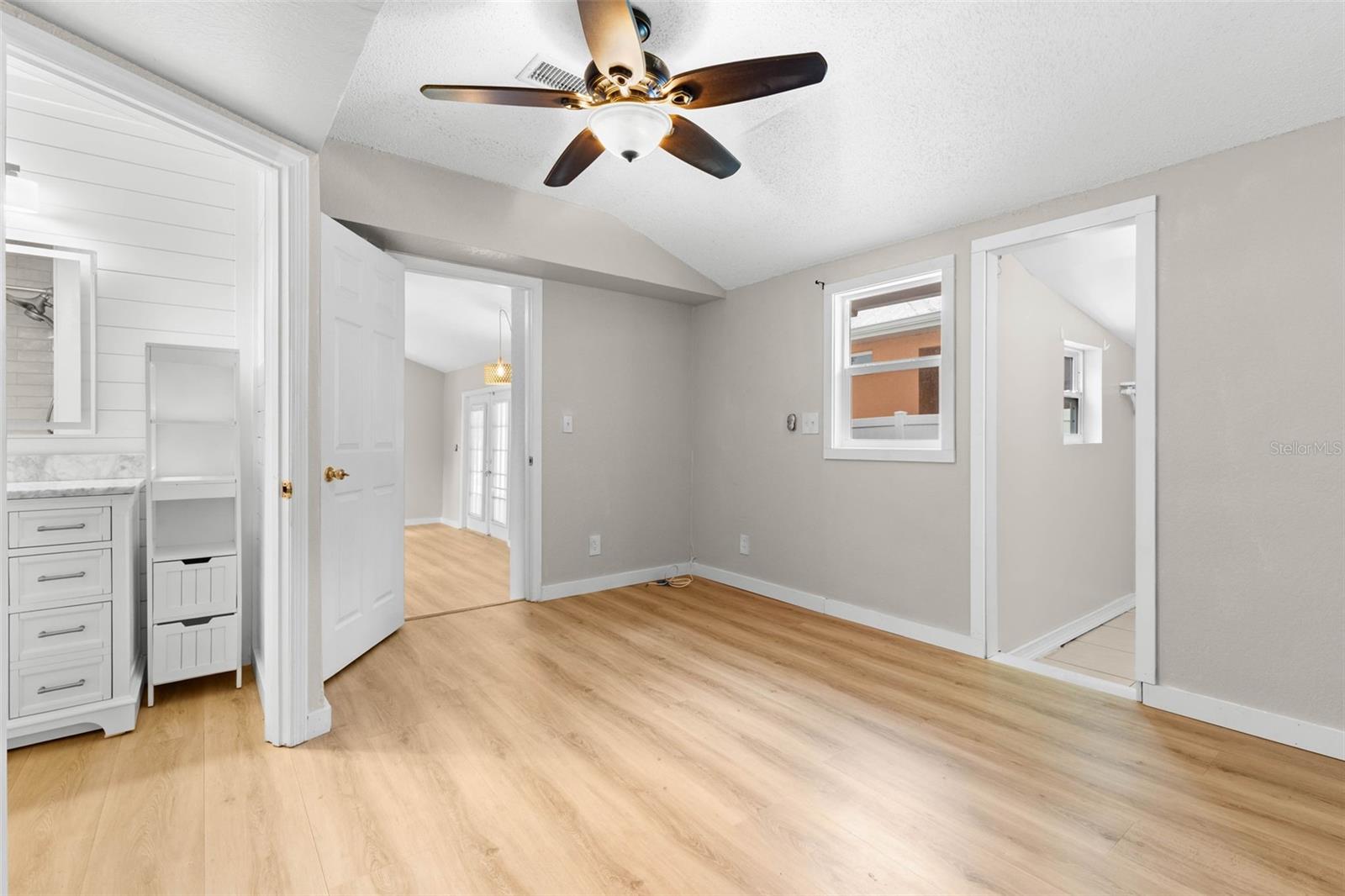 123 N SAFFORD AVE — photo 10