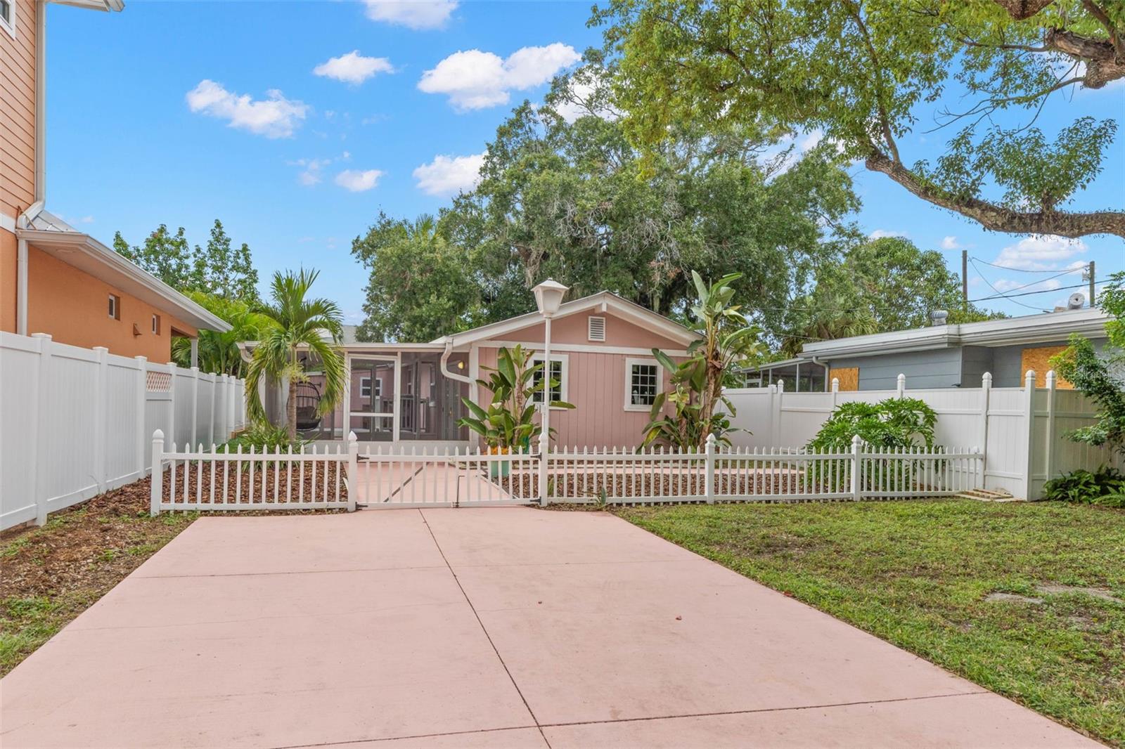 123 N SAFFORD AVE — photo 16