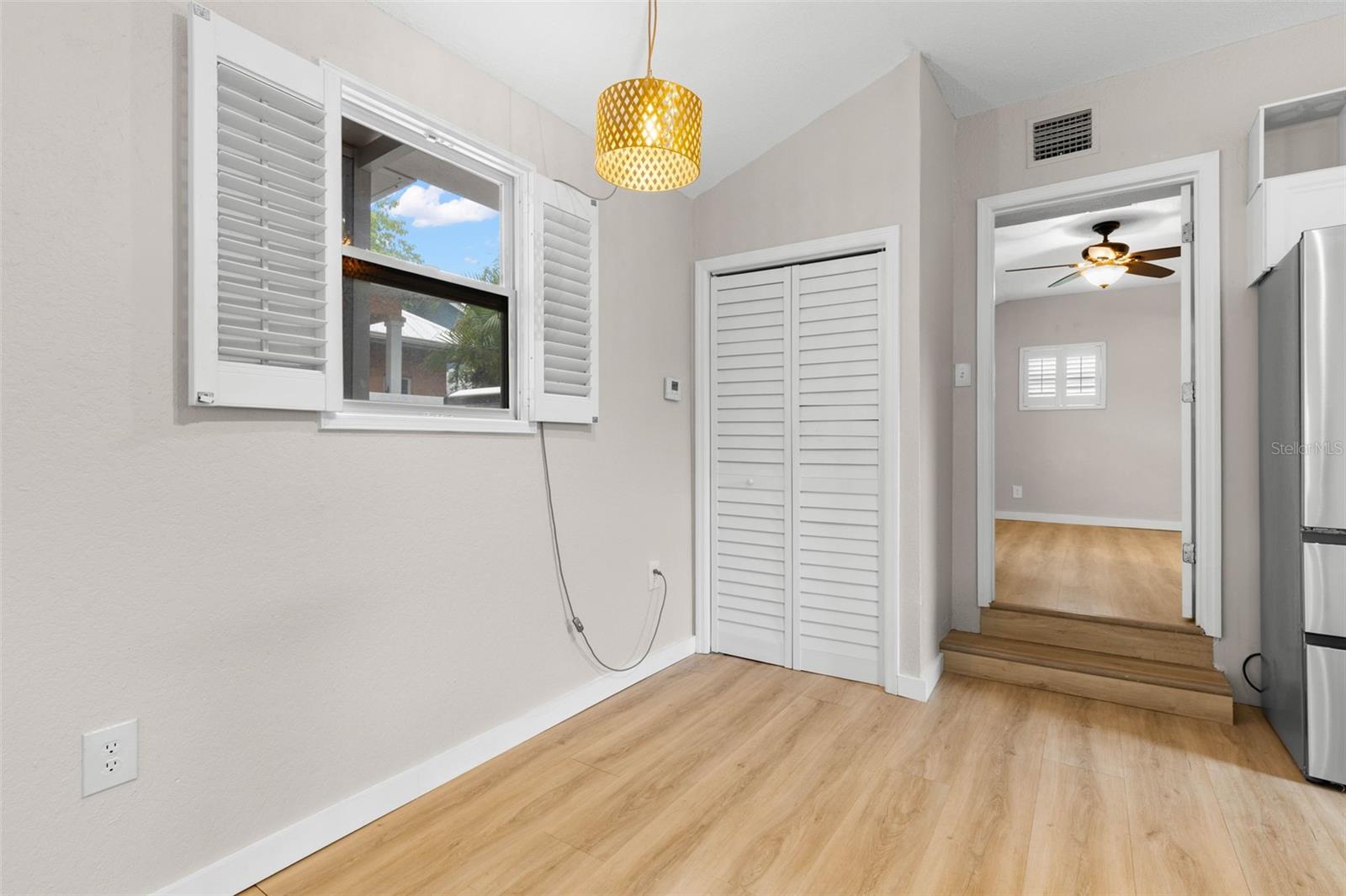 123 N SAFFORD AVE — photo 29