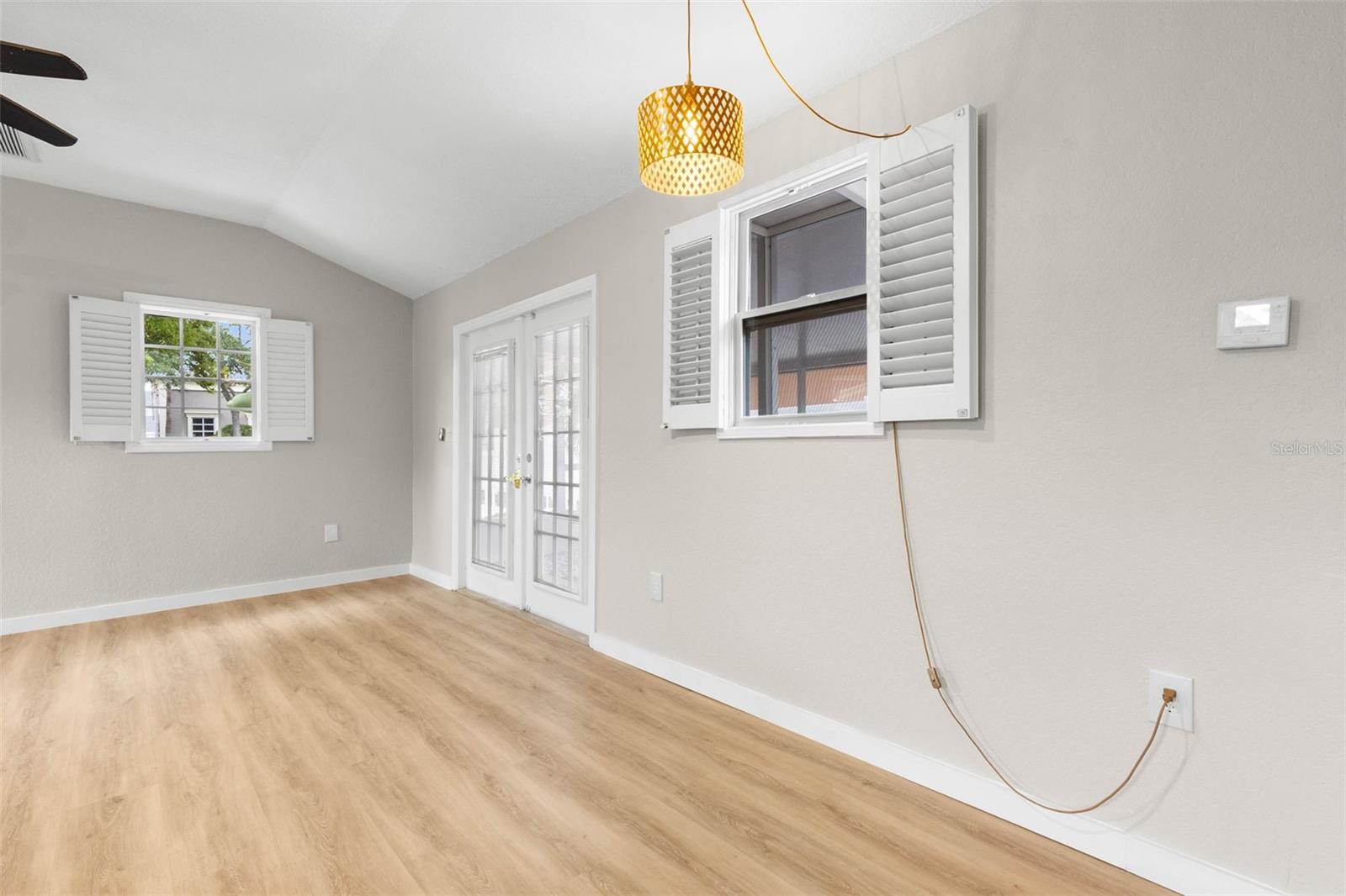 123 N SAFFORD AVE — photo 30