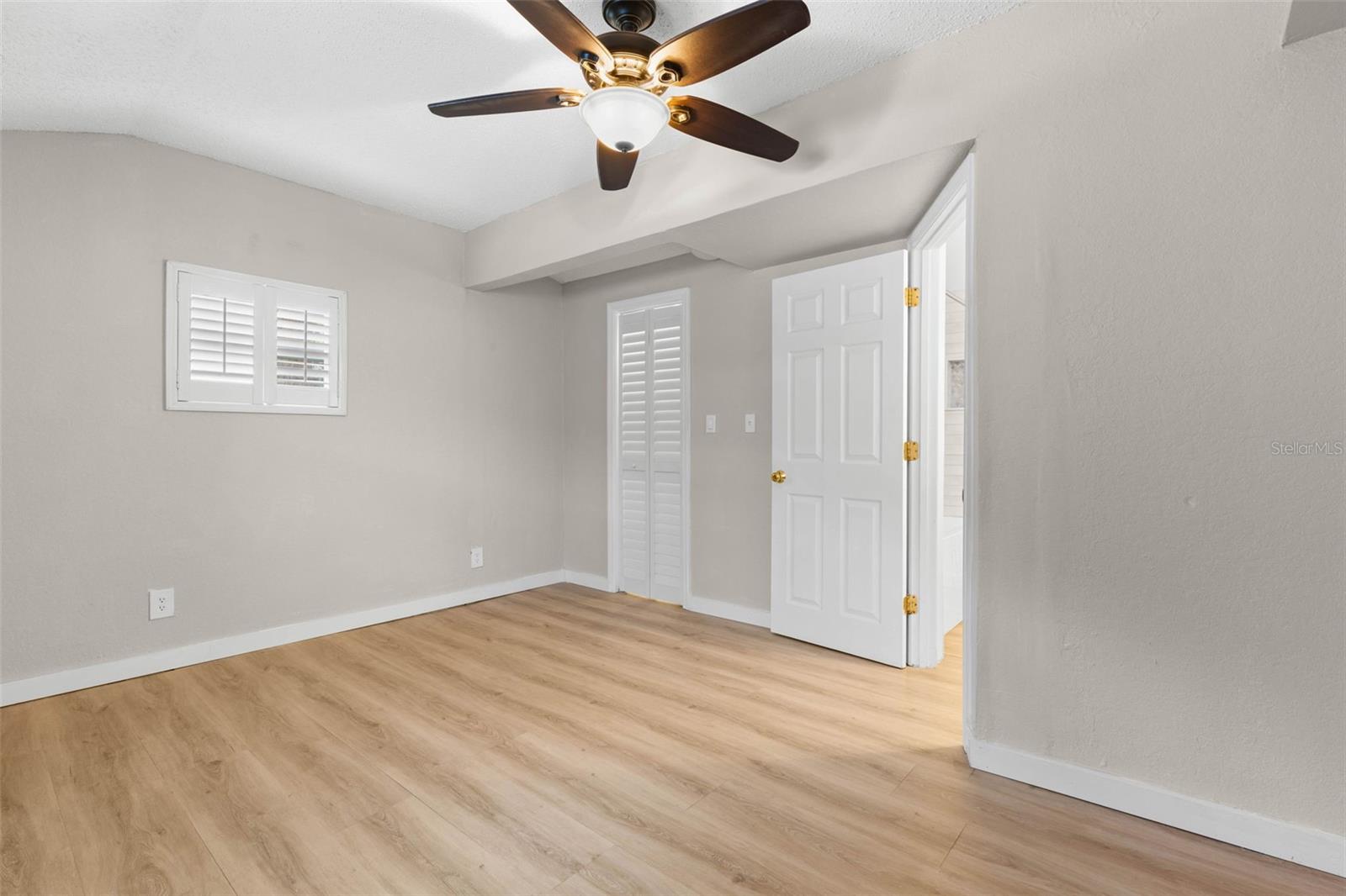 123 N SAFFORD AVE — photo 32