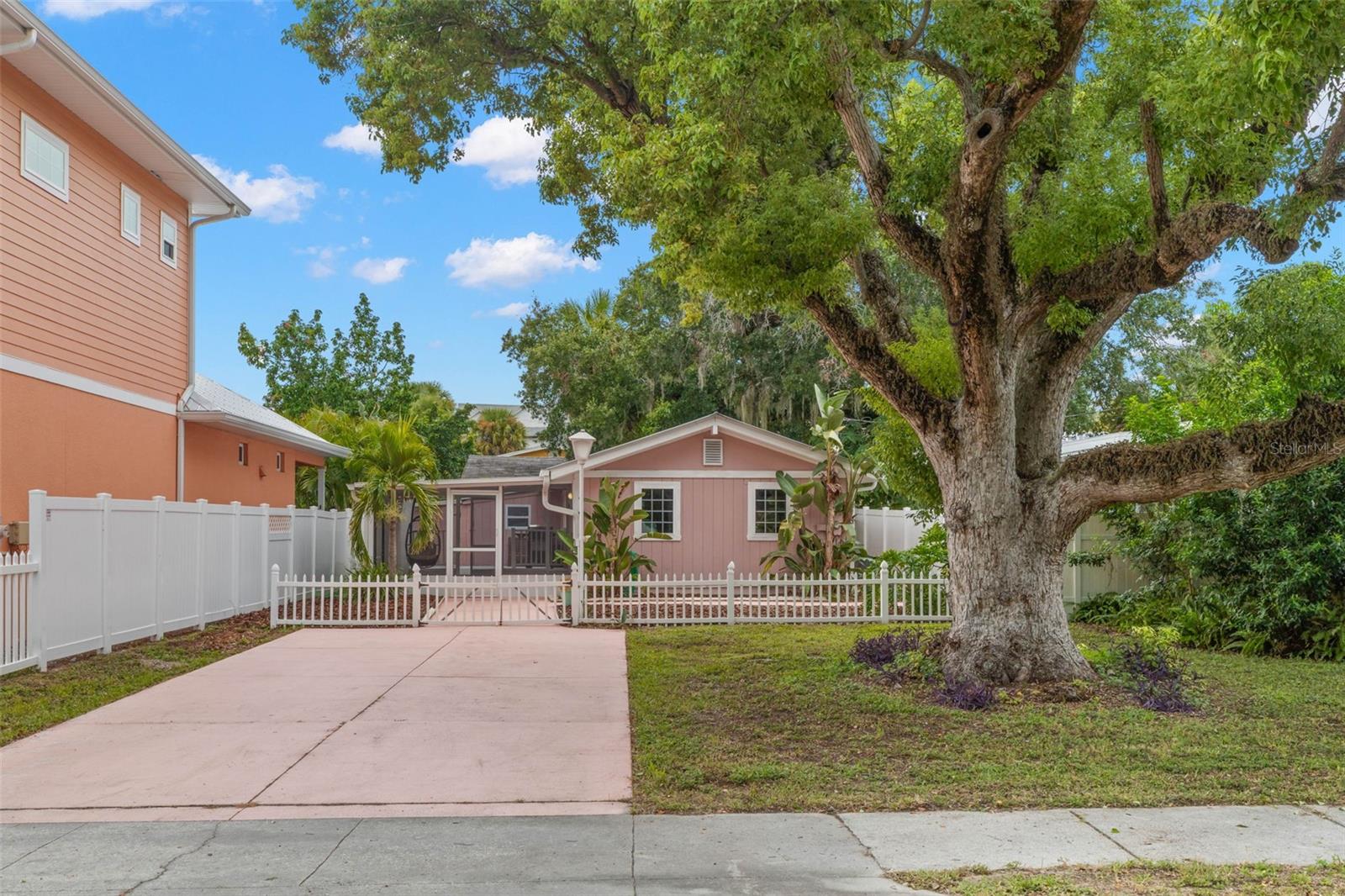 123 N SAFFORD AVE — photo 15