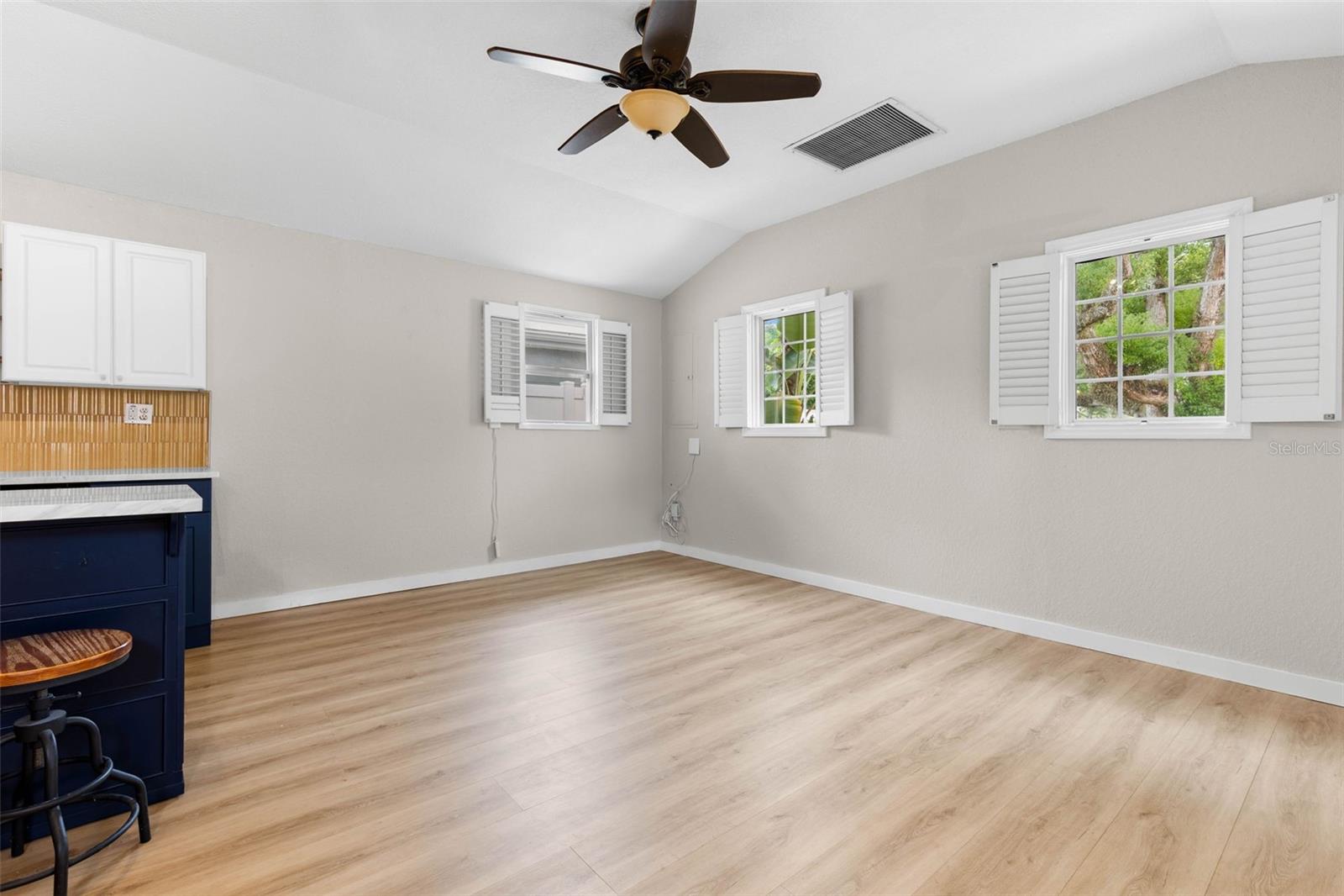 123 N SAFFORD AVE — photo 21