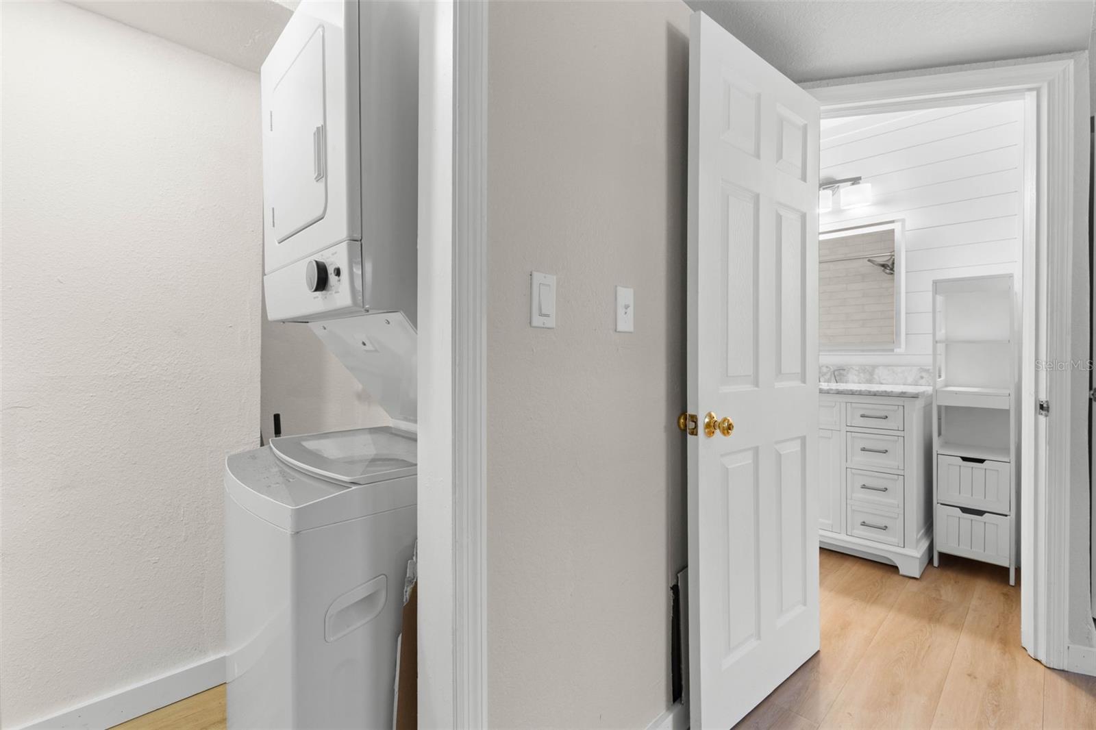 123 N SAFFORD AVE — photo 14