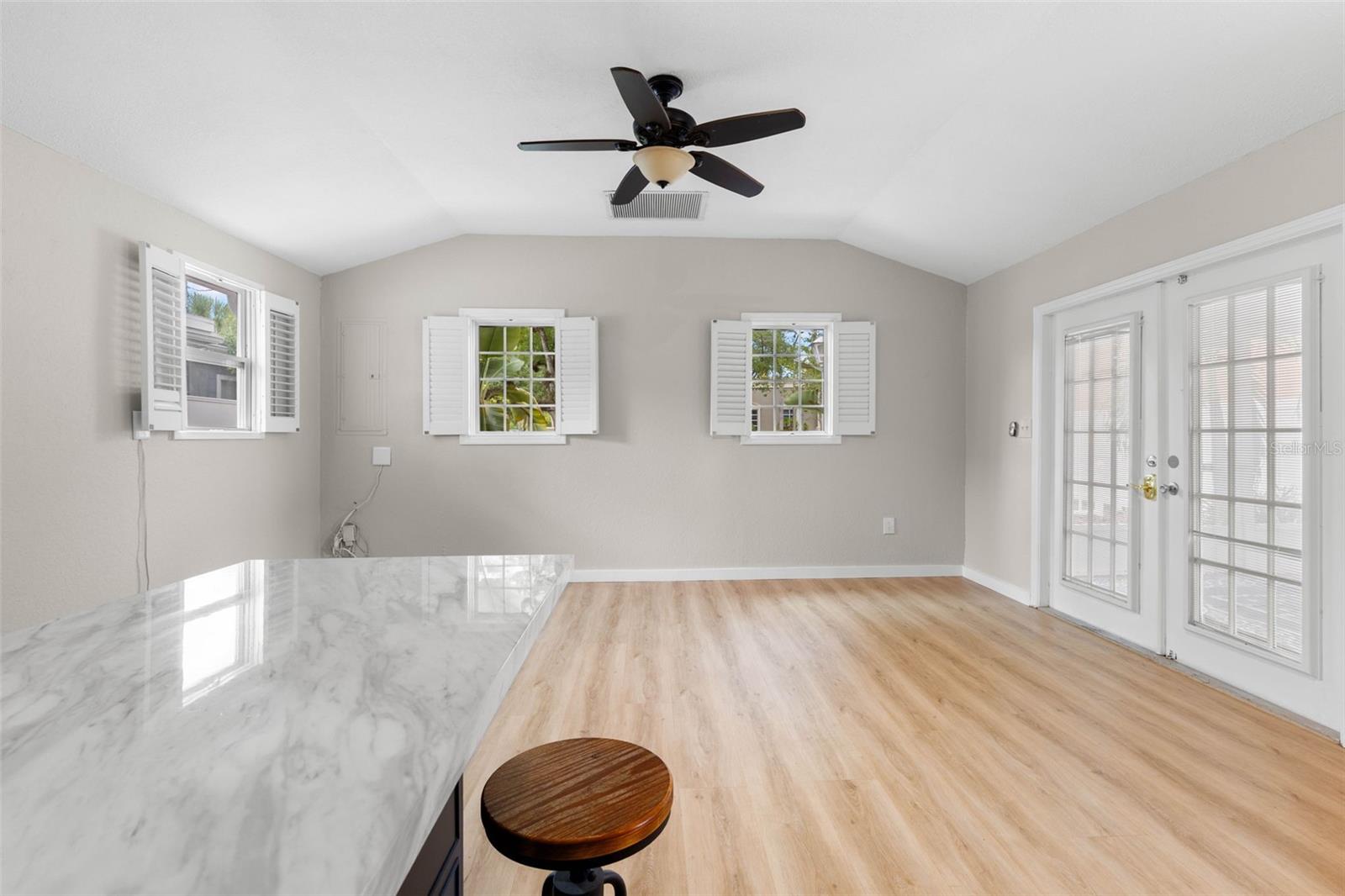 123 N SAFFORD AVE — photo 23