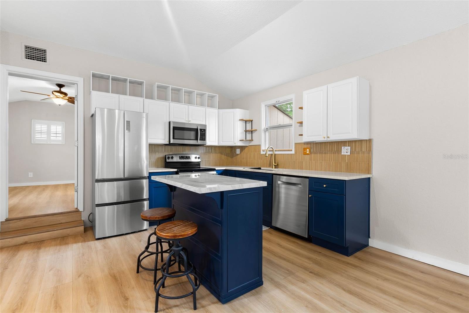 123 N SAFFORD AVE — photo 26