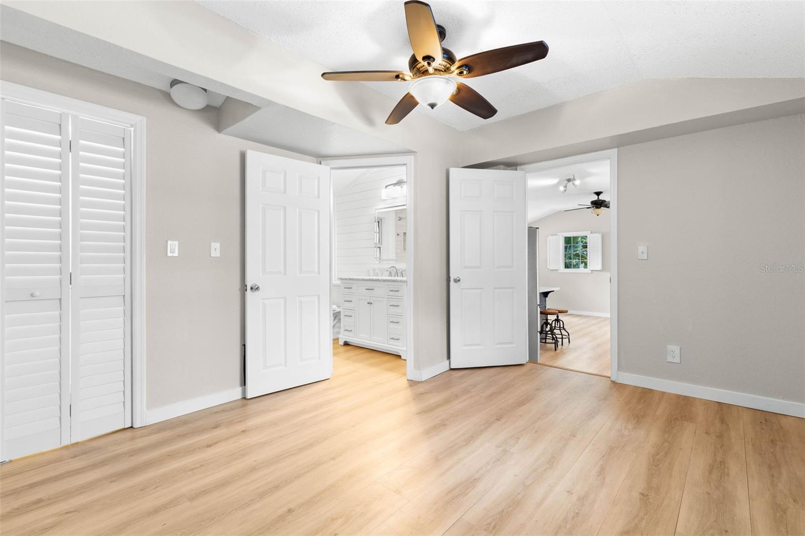 123 N SAFFORD AVE — photo 34