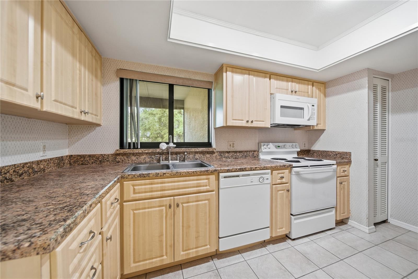 4520 SOUTHAMPTON CT #4520 — photo 7