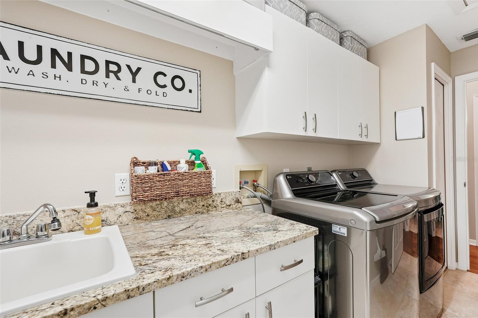 444 FIELDSTONE DR — photo 14