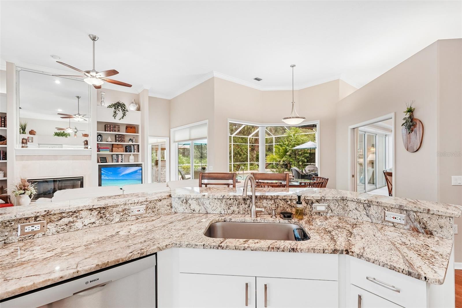 444 FIELDSTONE DR — photo 12