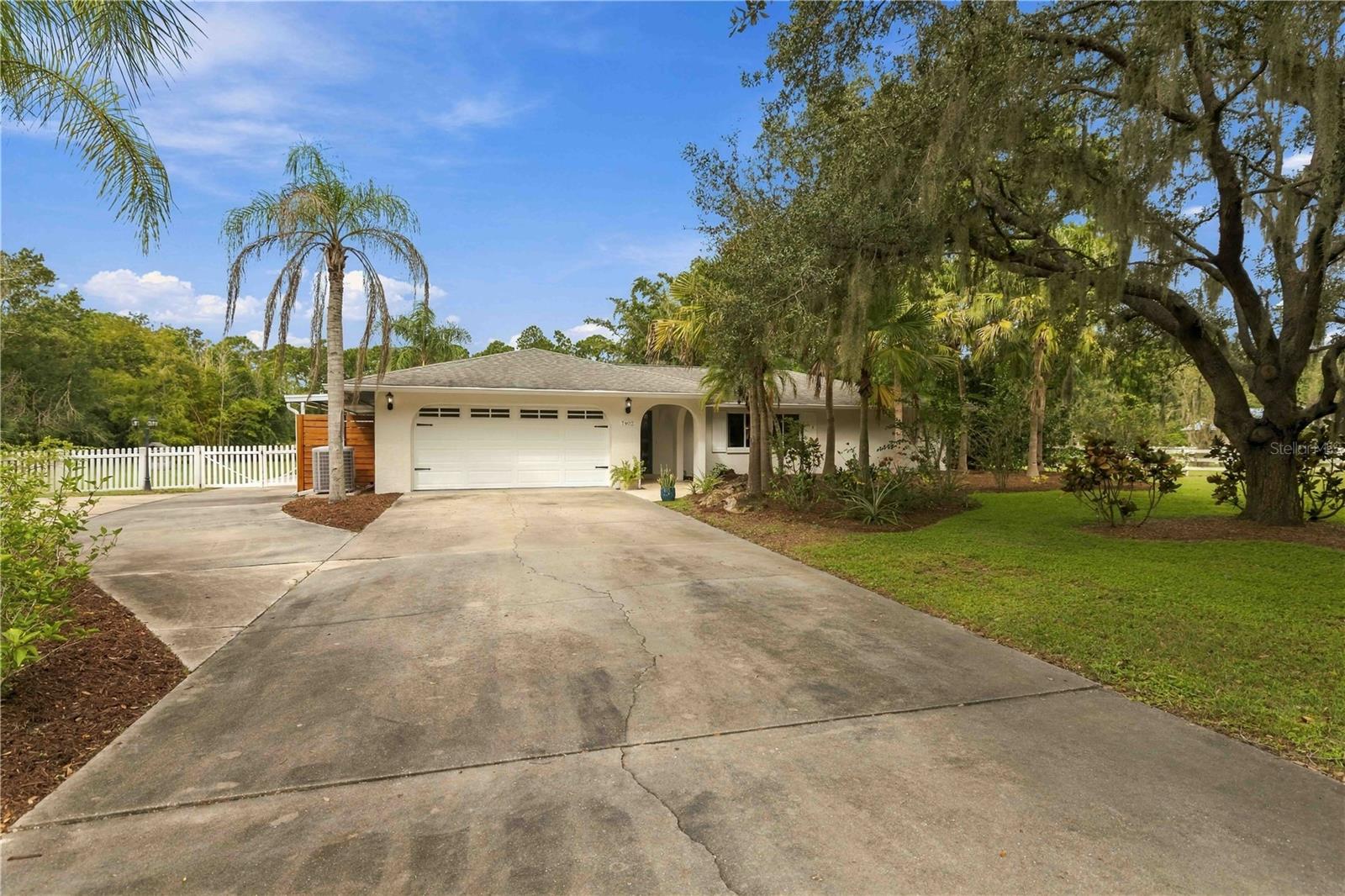 7402 CASTLE DR — photo 5