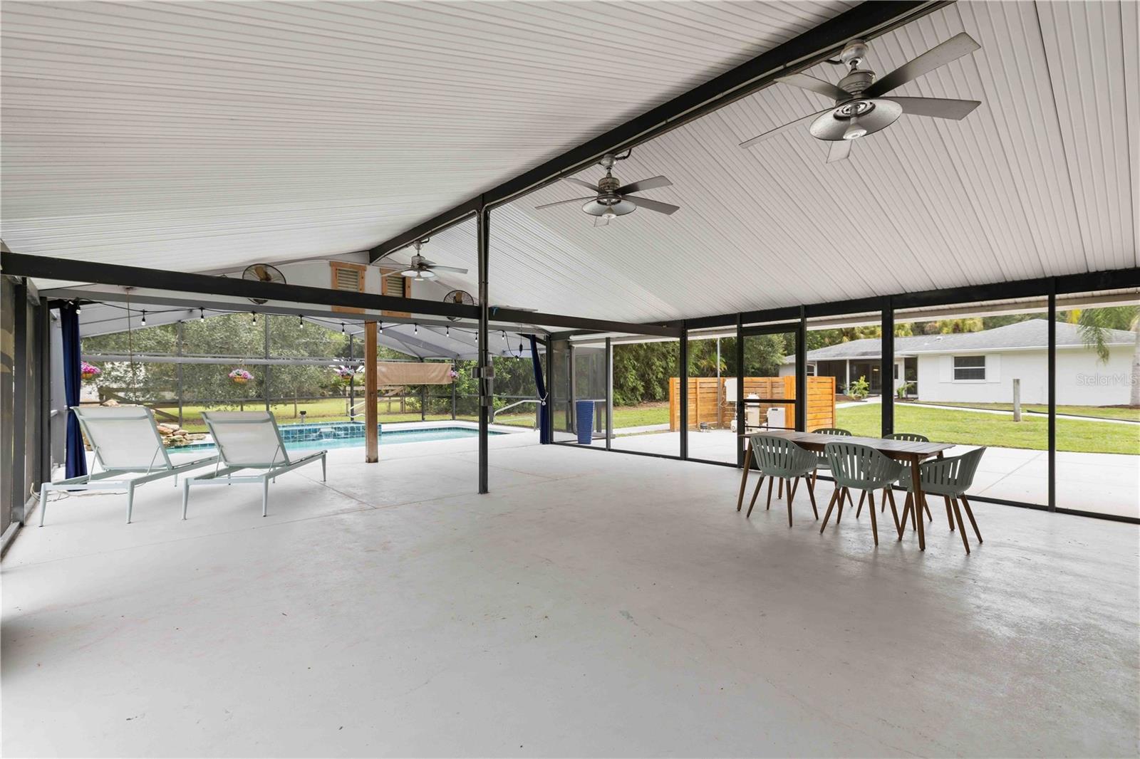 7402 CASTLE DR — photo 44