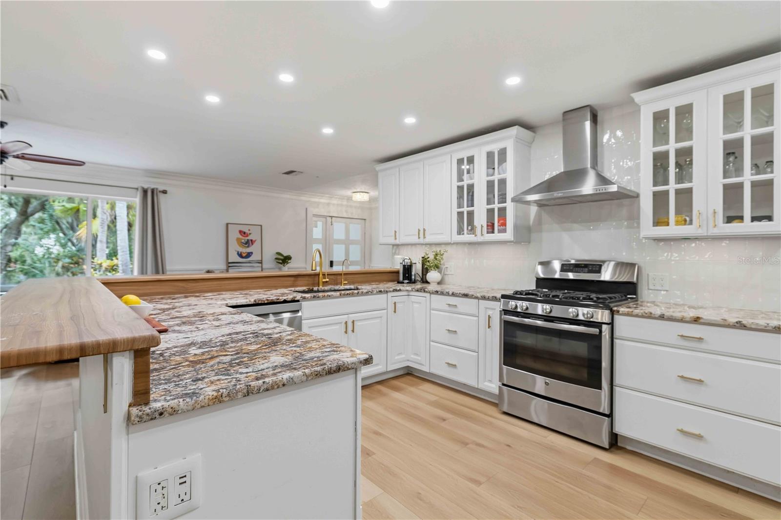 7402 CASTLE DR — photo 18