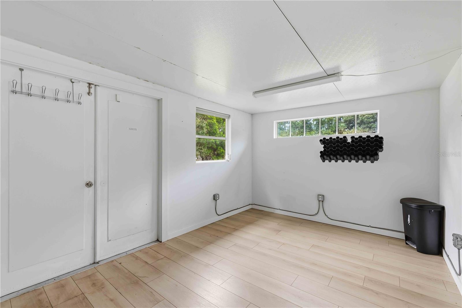 7402 CASTLE DR — photo 40