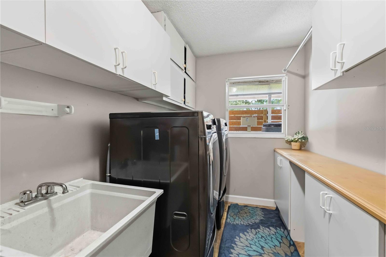 7402 CASTLE DR — photo 42