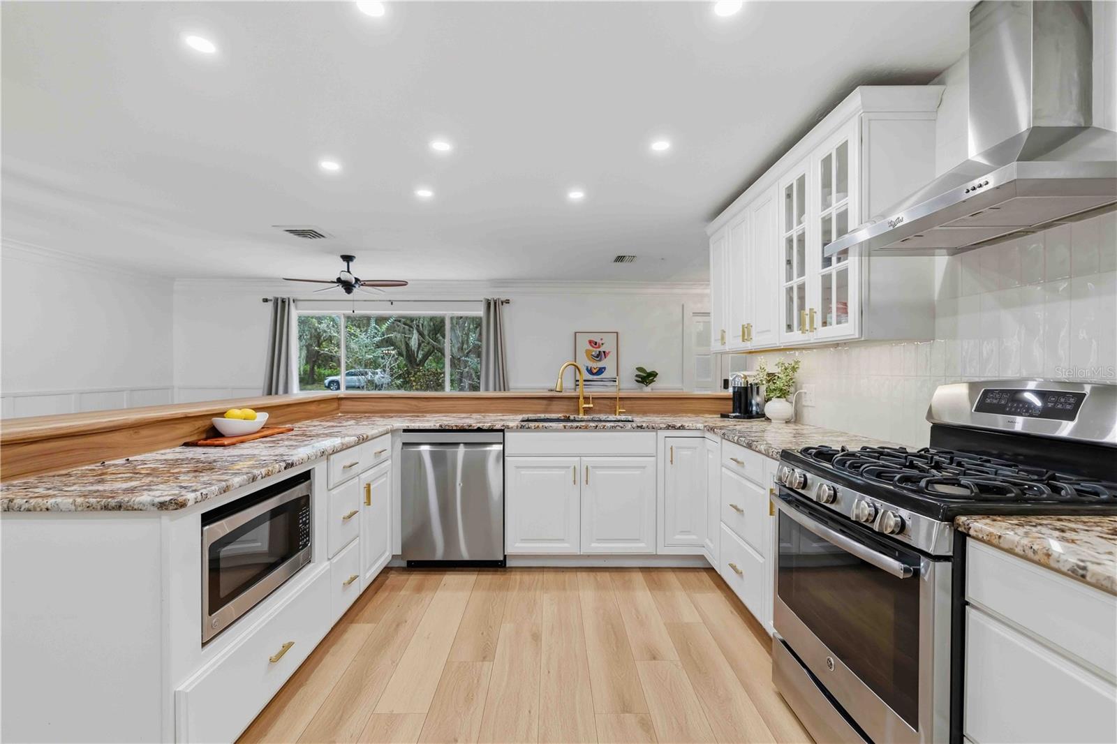 7402 CASTLE DR — photo 17