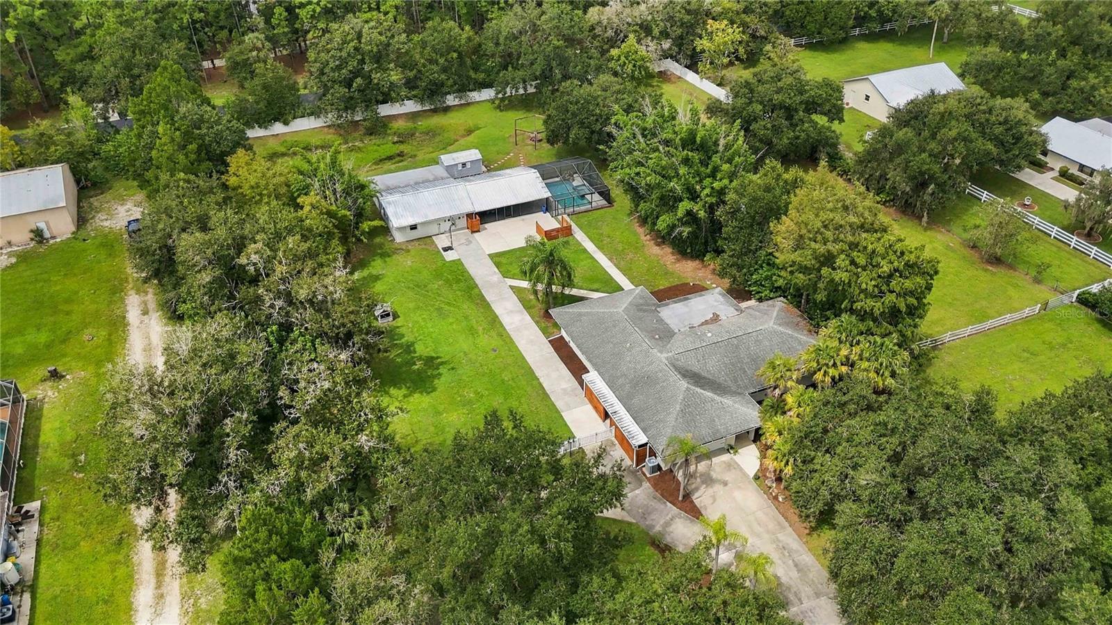 7402 CASTLE DR — photo 2