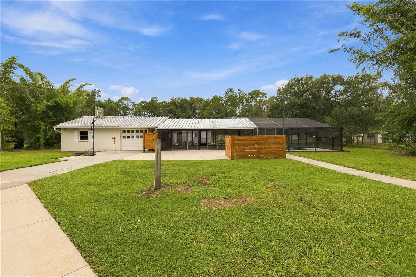 7402 CASTLE DR — photo 35