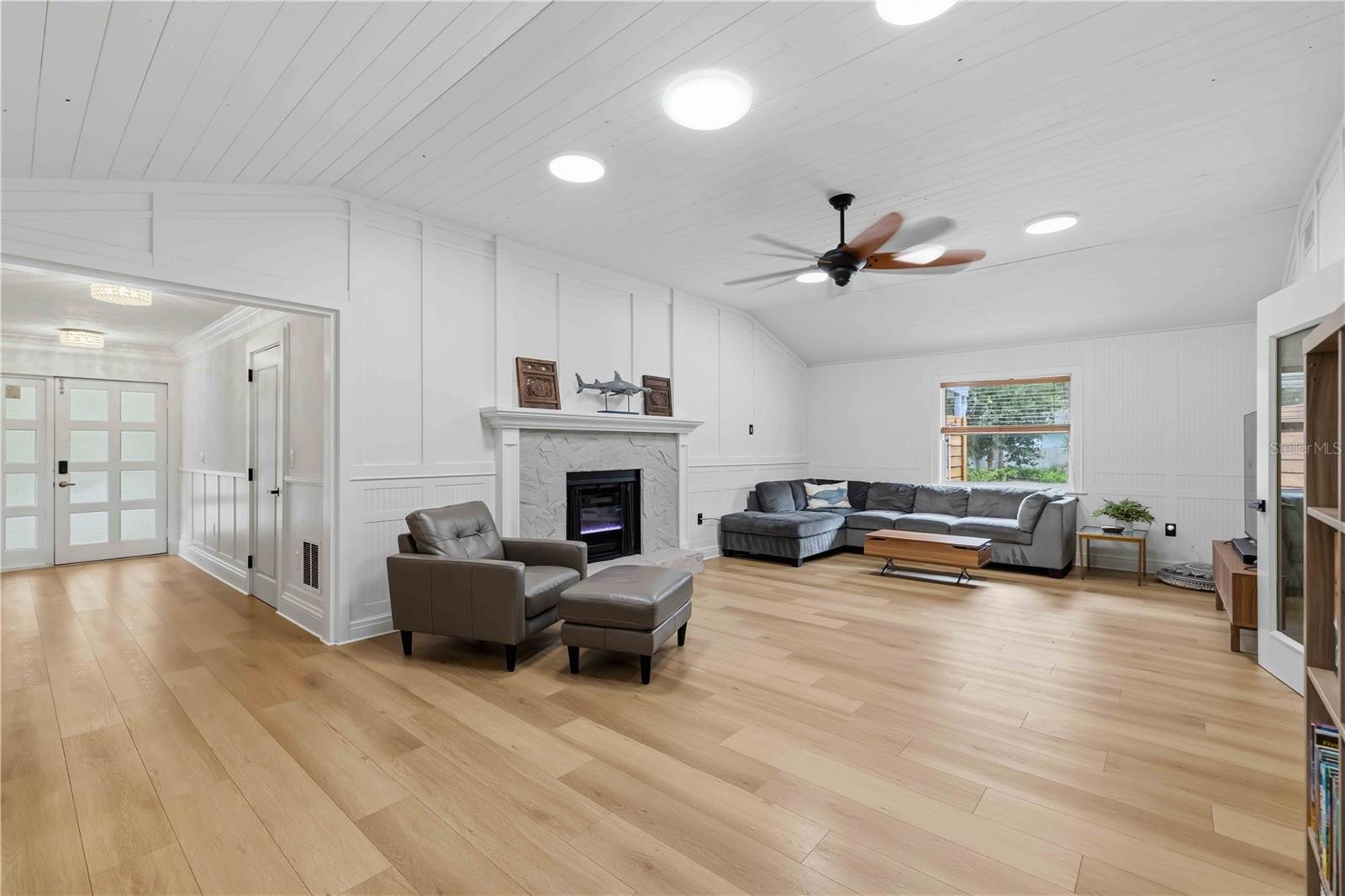 7402 CASTLE DR — photo 19