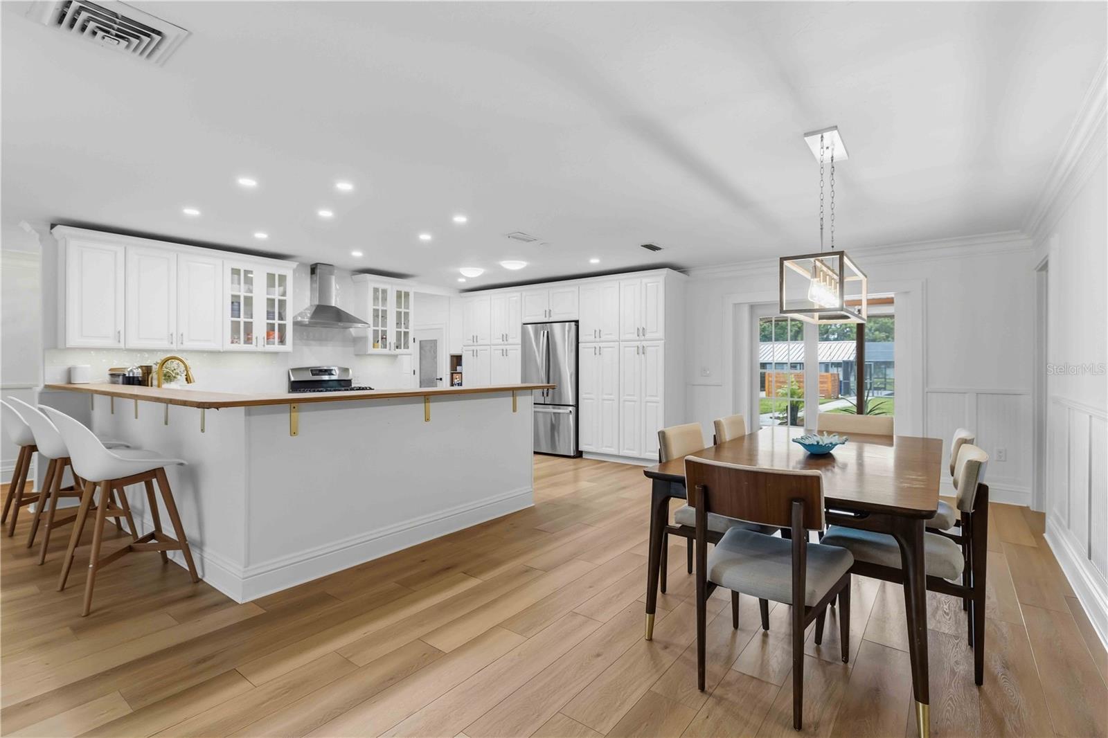 7402 CASTLE DR — photo 13