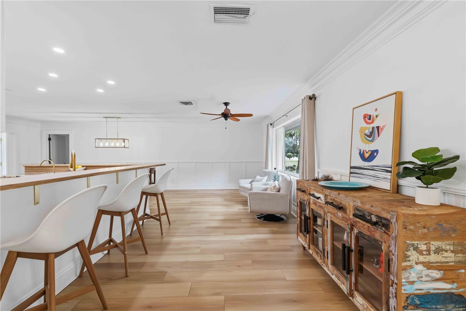 7402 CASTLE DR — photo 10