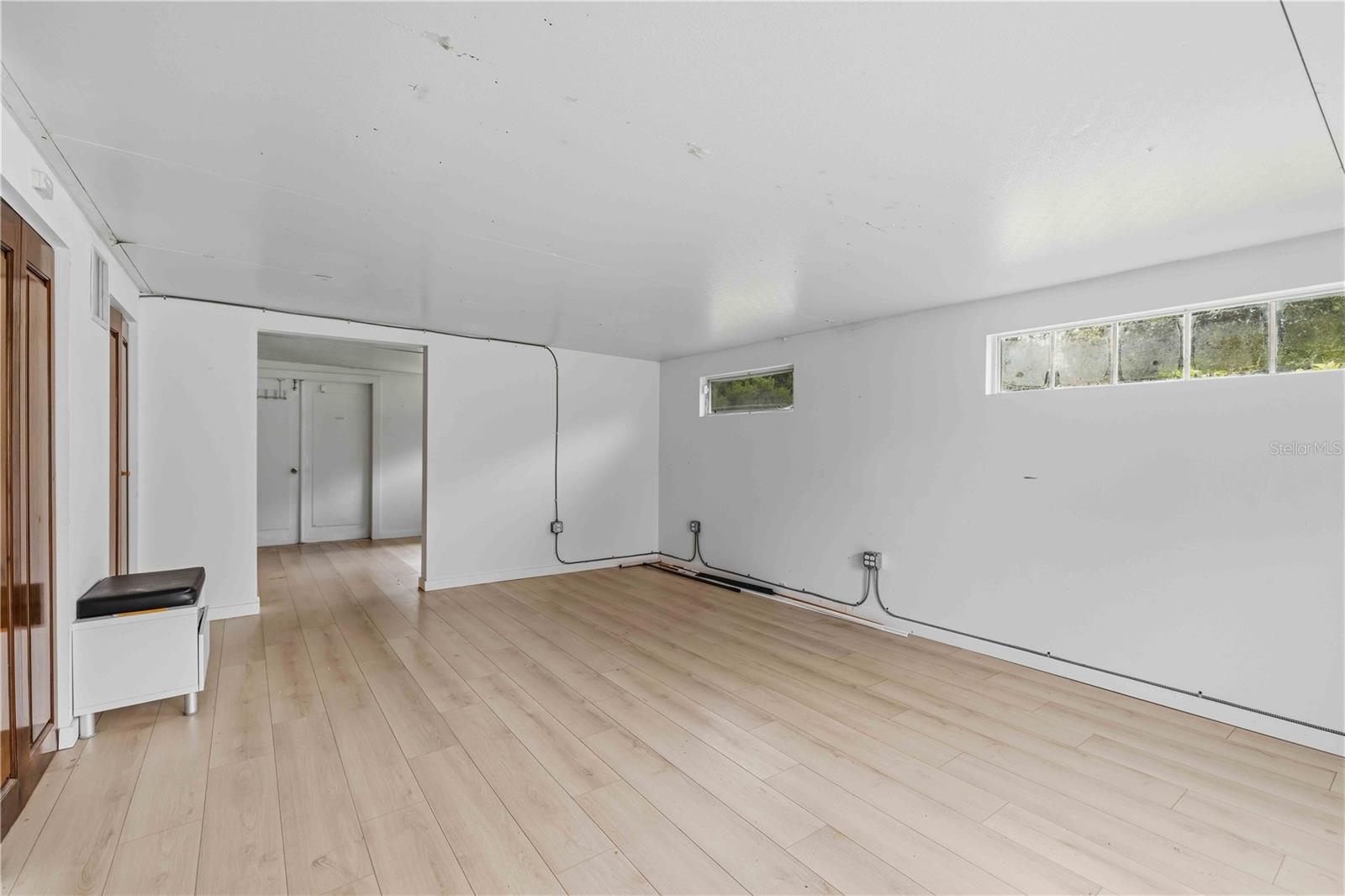 7402 CASTLE DR — photo 38