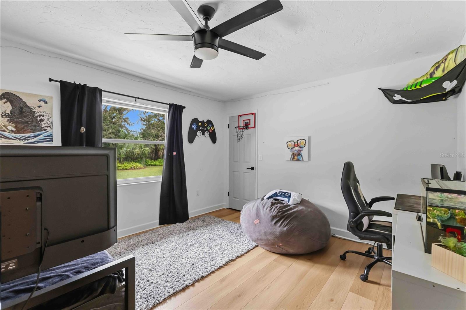 7402 CASTLE DR — photo 30